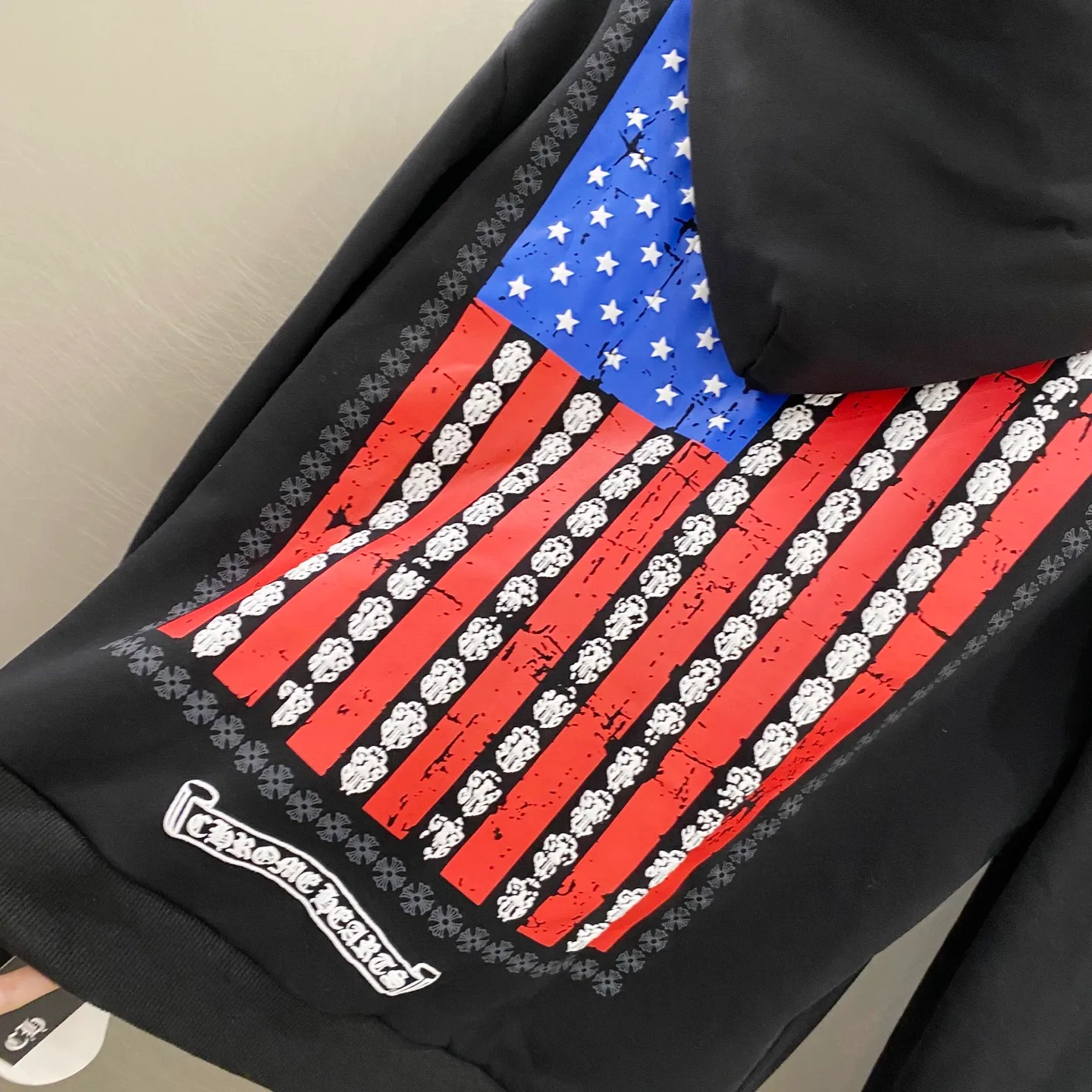 P290 Chrome Hearts 25ss horseshoe Sanskrit flag foam printed zipper hooded sweatshirt jacket. Fabric high-definition super heavyweight pure cotton fabric. Customized hardware. Thread. Accessories. Matching version. Same style for men and women. -Color: Black -Size: S M L XL
